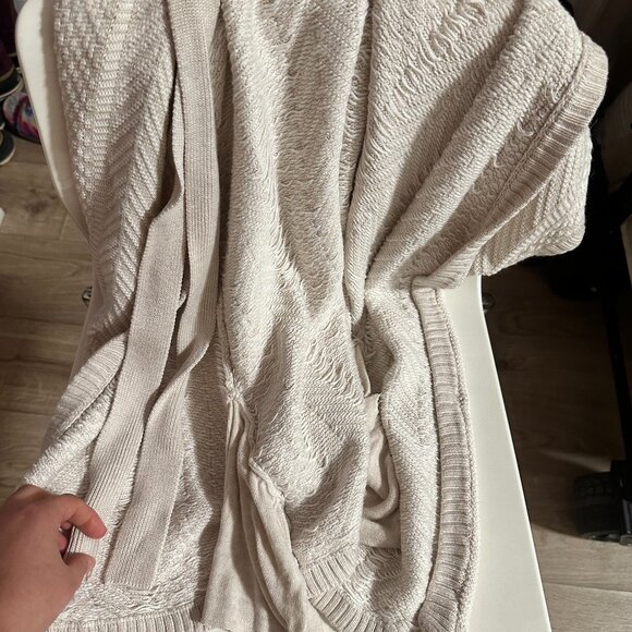 Guess Sweater - Picture 1 of 2